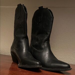 Classic Black Western Cowgirl Boots - Women